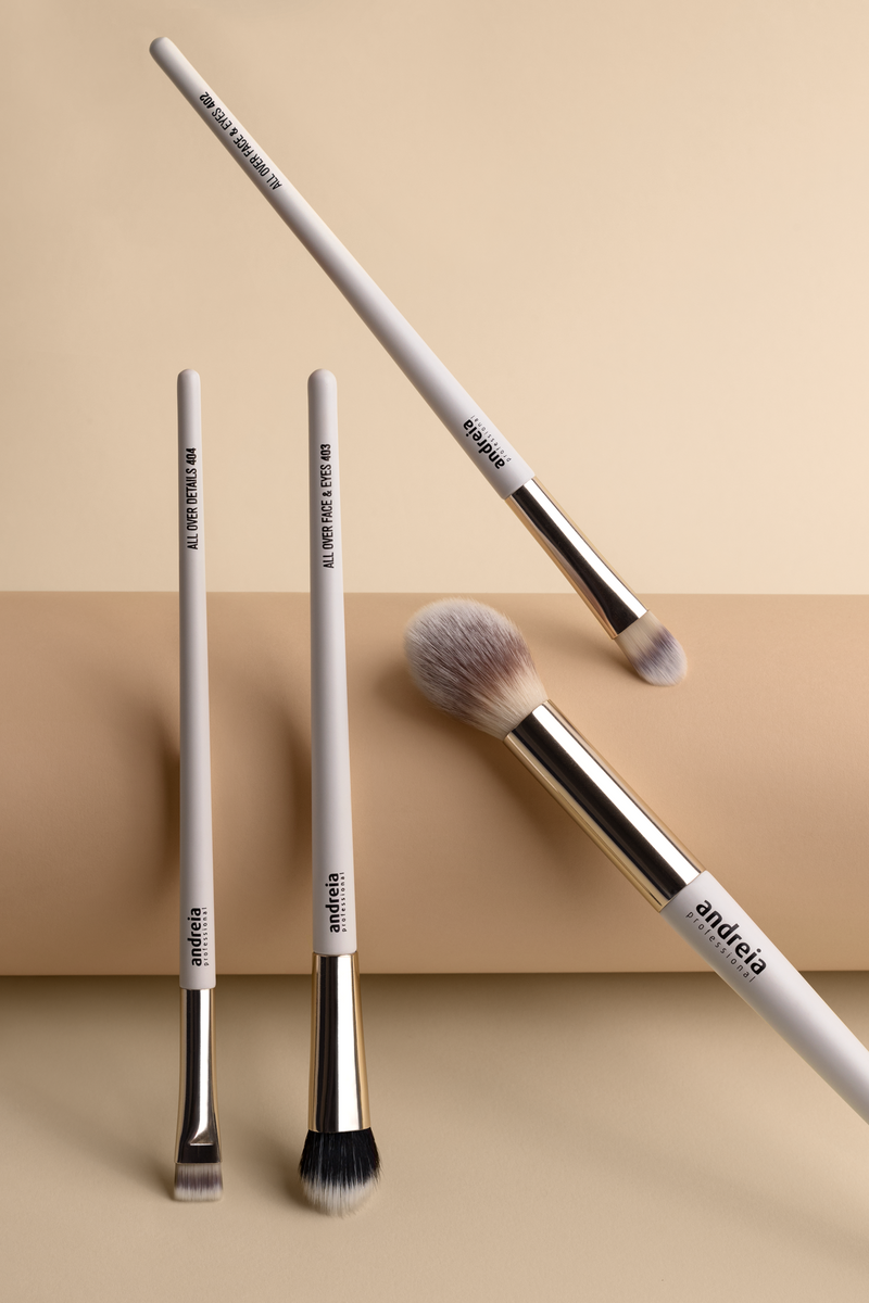 402 All Over Face & Eyes Brush