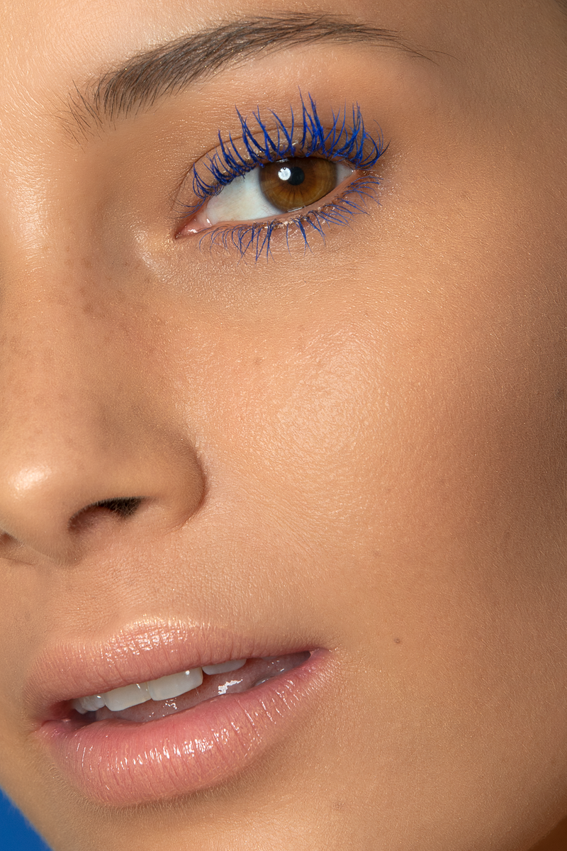 model-Fierce Lash - Colored Mascara 01