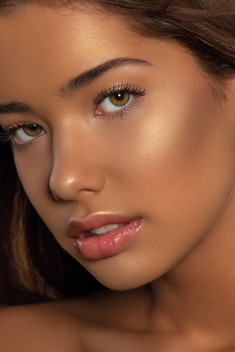 model-Duo to Impress - Powder Highlighter